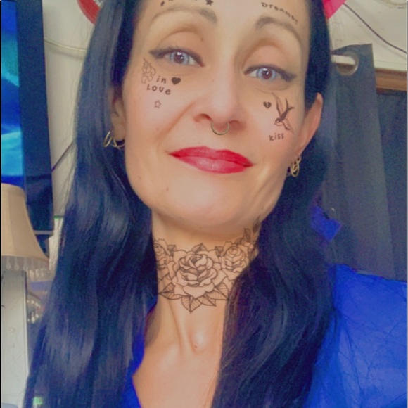 Meet your Posher,💁🏻♀️Shannon aka🙋🏻♀️Mandy! - Picture 13 of 16